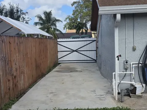 9410 NW 14th Street Pembroke Pines FL 33024