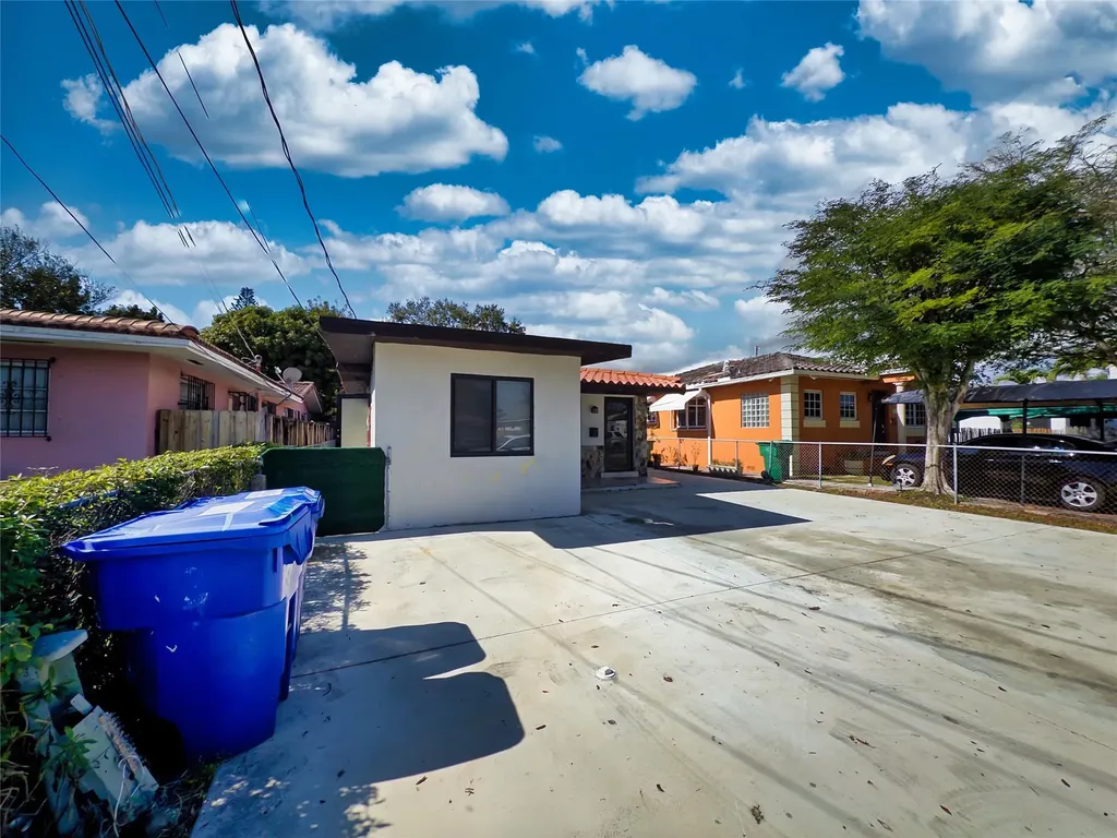 2620 SW 32nd Avenue Miami FL 33133
