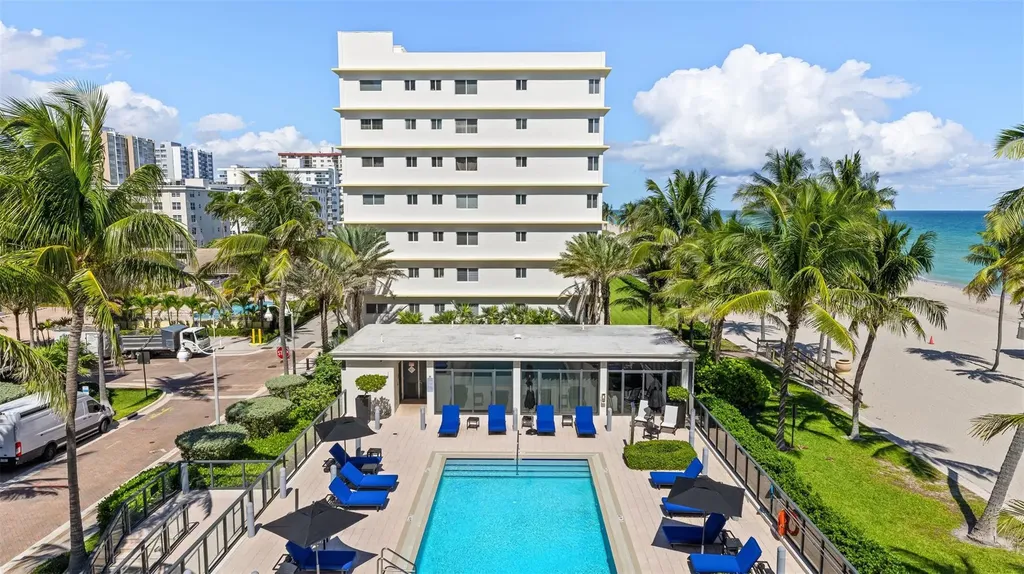2205 S Surf Road Hollywood FL 33019