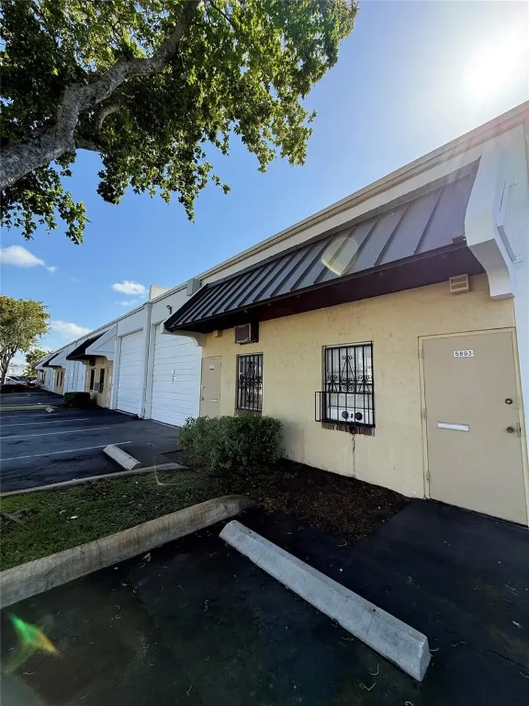 5853 SW 21st Street West Park FL 33023
