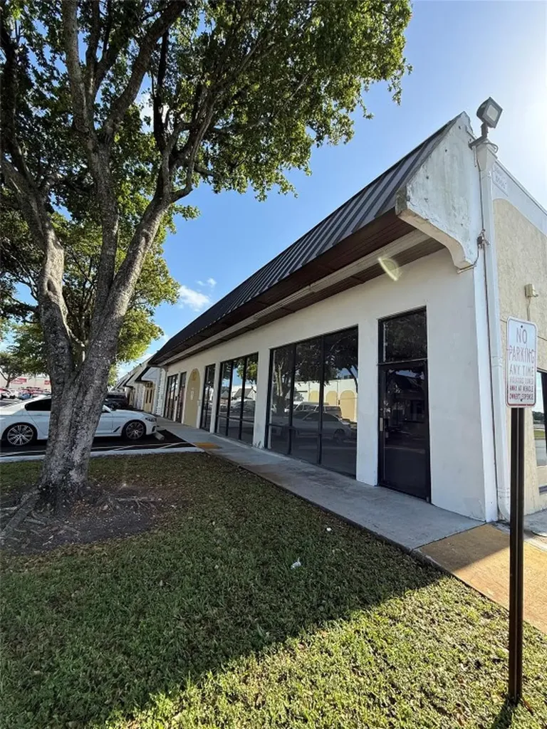 5853 SW 21st Street West Park FL 33023