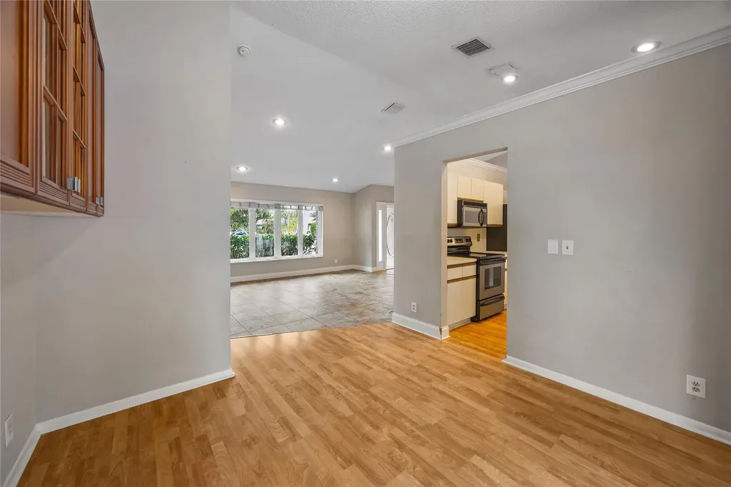 5302 NW 64th Way Coral Springs FL 33067