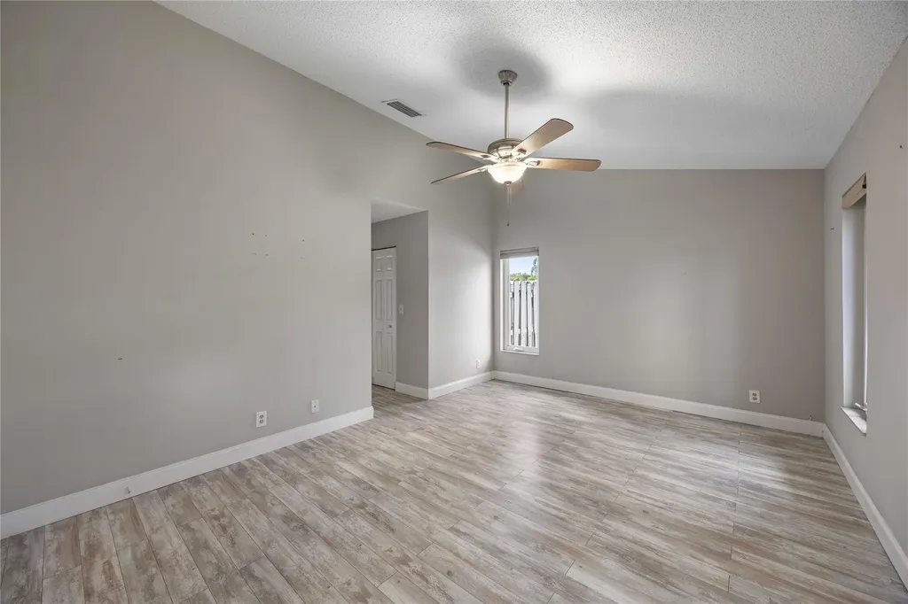 5302 NW 64th Way Coral Springs FL 33067