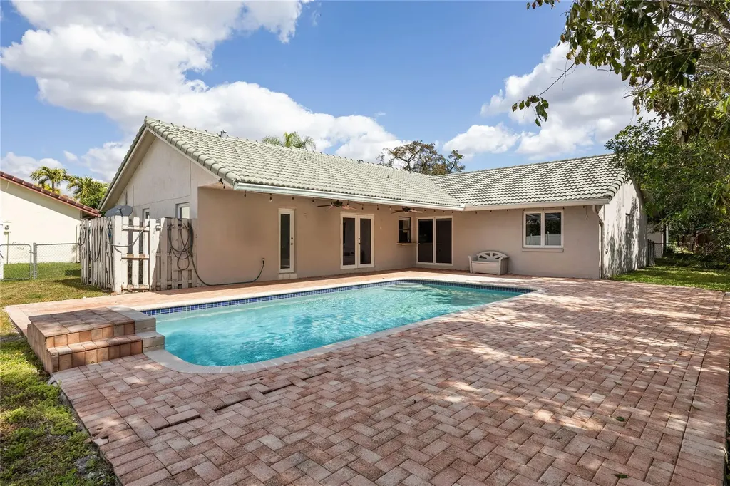 5302 NW 64th Way Coral Springs FL 33067