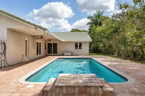 5302 NW 64th Way Coral Springs FL 33067