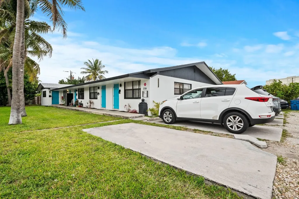 739 NE 13th Court Fort Lauderdale FL 33304