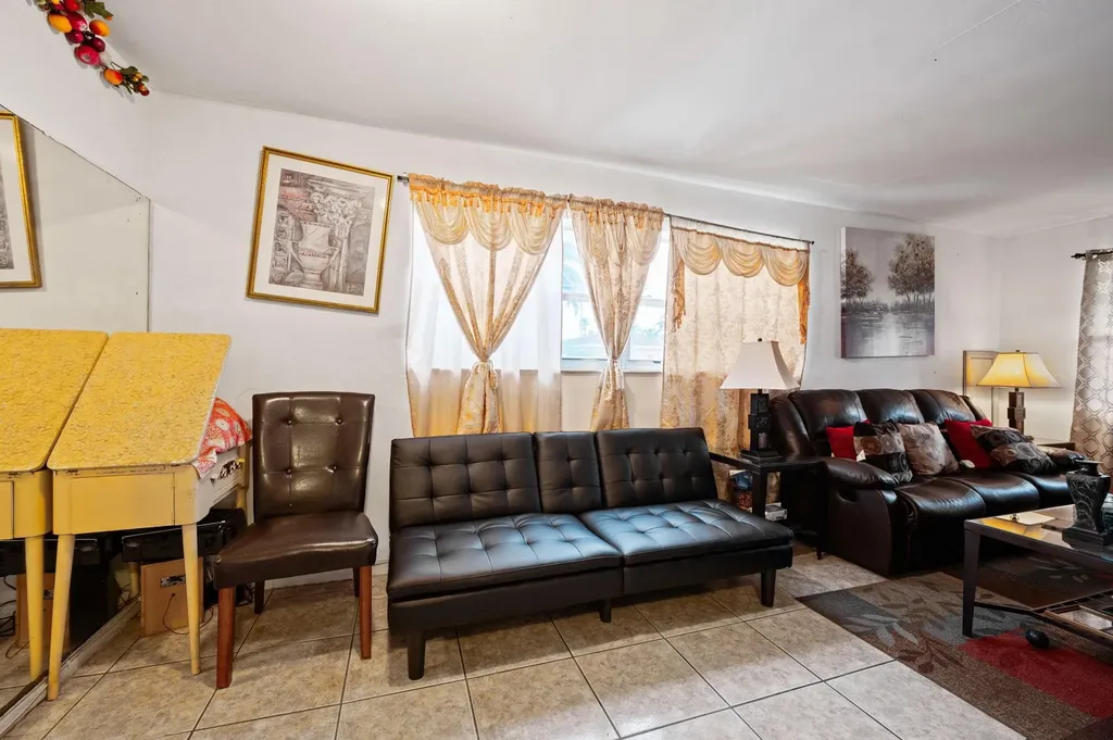 739 NE 13th Court Fort Lauderdale FL 33304