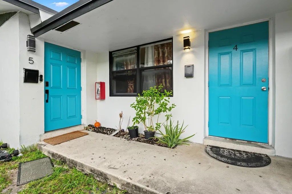 739 NE 13th Court Fort Lauderdale FL 33304