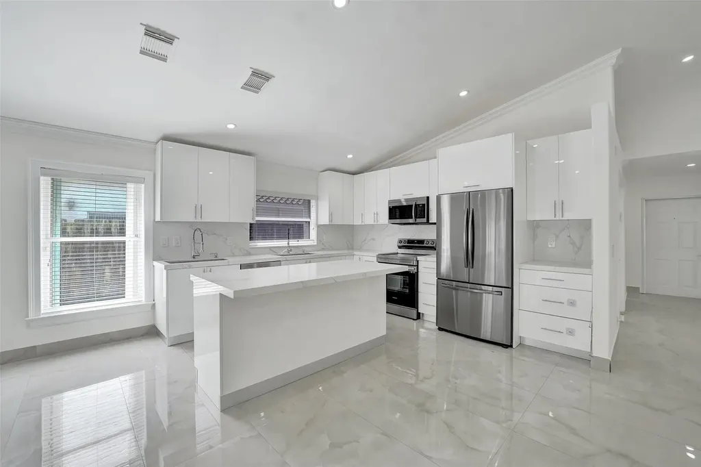4966 SW 33rd Terrace Hollywood FL 33312