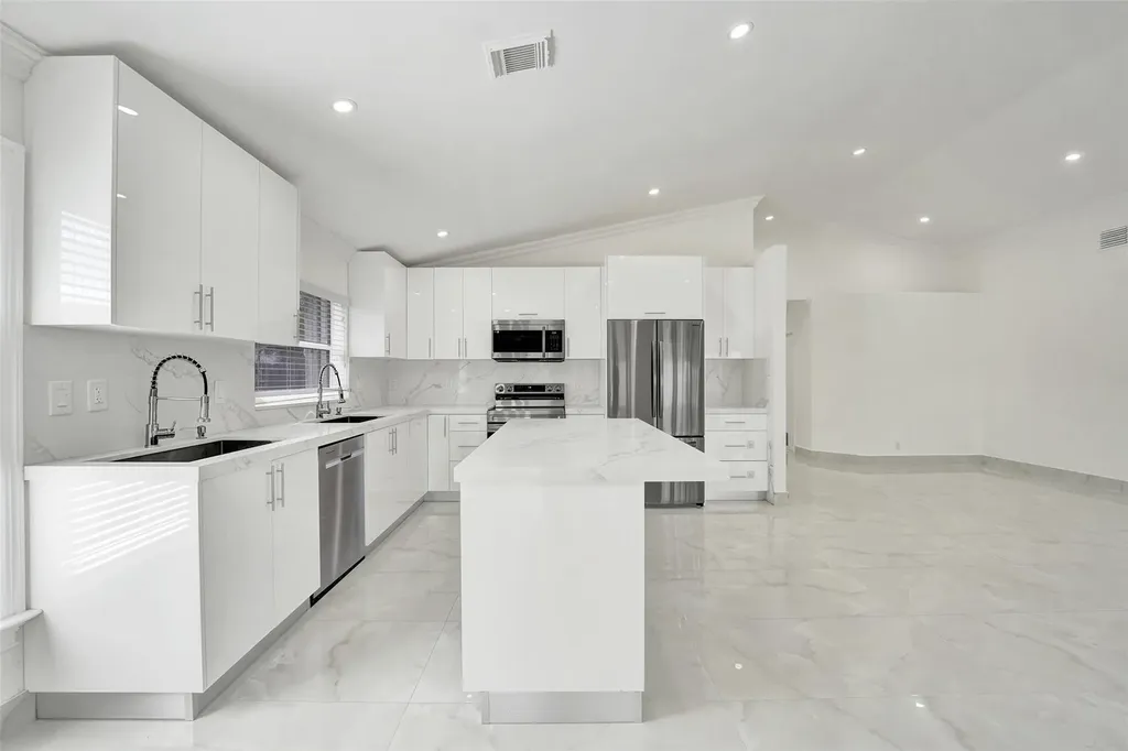 4966 SW 33rd Terrace Hollywood FL 33312