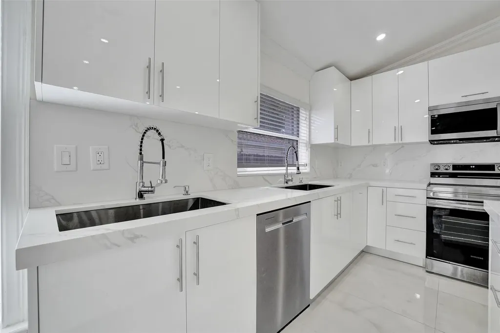 4966 SW 33rd Terrace Hollywood FL 33312