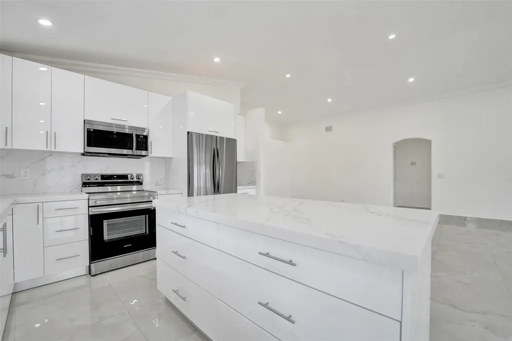 4966 SW 33rd Terrace Hollywood FL 33312