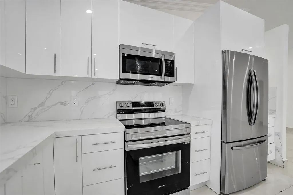 4966 SW 33rd Terrace Hollywood FL 33312