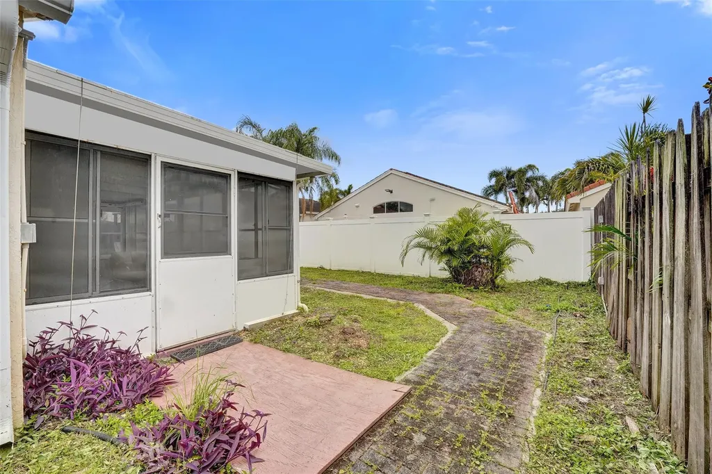 4966 SW 33rd Terrace Hollywood FL 33312