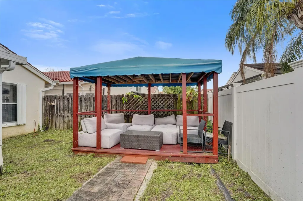 4966 SW 33rd Terrace Hollywood FL 33312