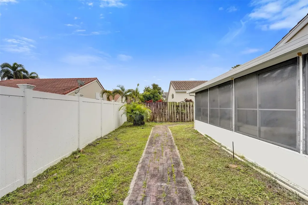 4966 SW 33rd Terrace Hollywood FL 33312