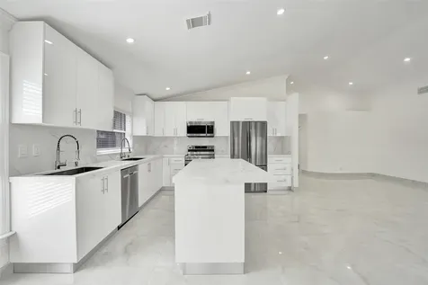 4966 SW 33rd Terrace Hollywood FL 33312