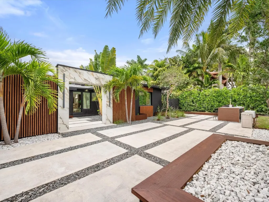 2711 NE 19th Street Fort Lauderdale FL 33305