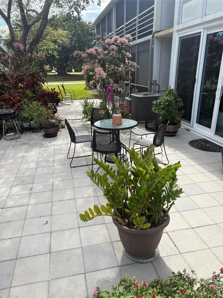 211 N Oakridge Deerfield Beach FL 33442