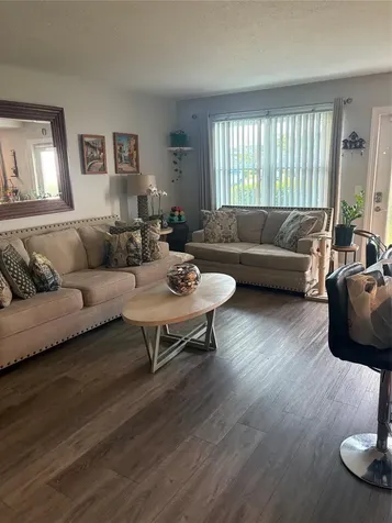 211 N Oakridge Deerfield Beach FL 33442
