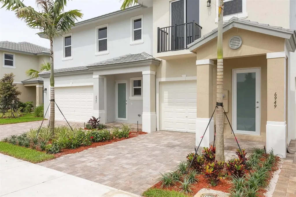 6937 Pines Circle Coconut Creek FL 33073