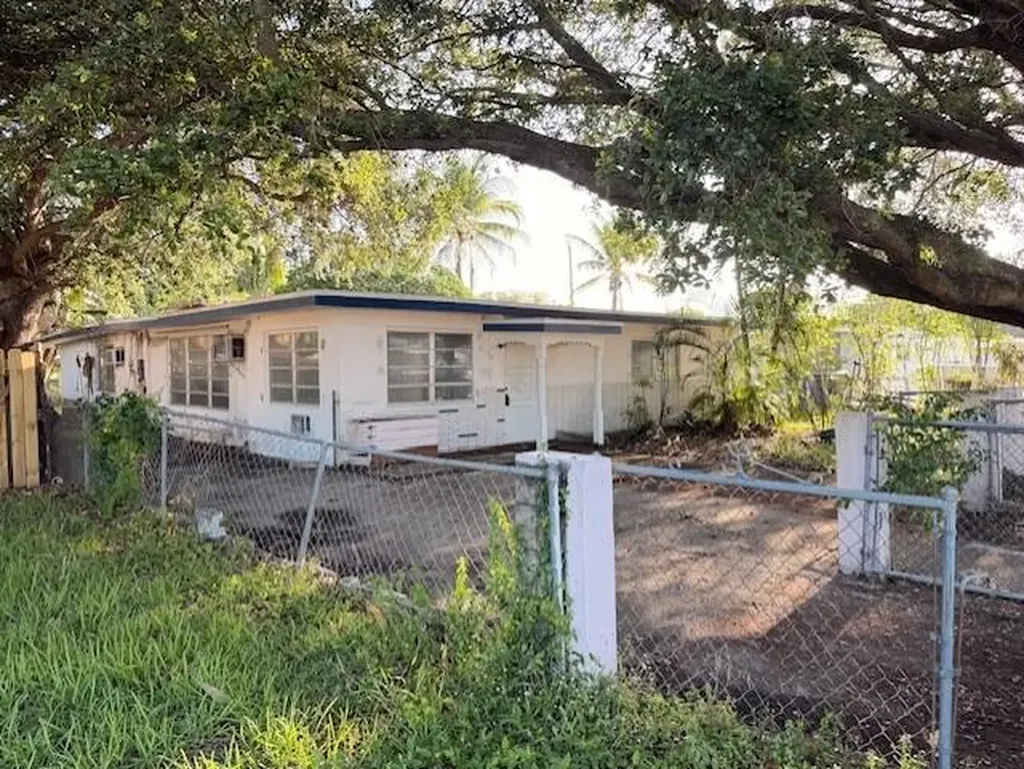 6309 Hayes Street Hollywood FL 33024