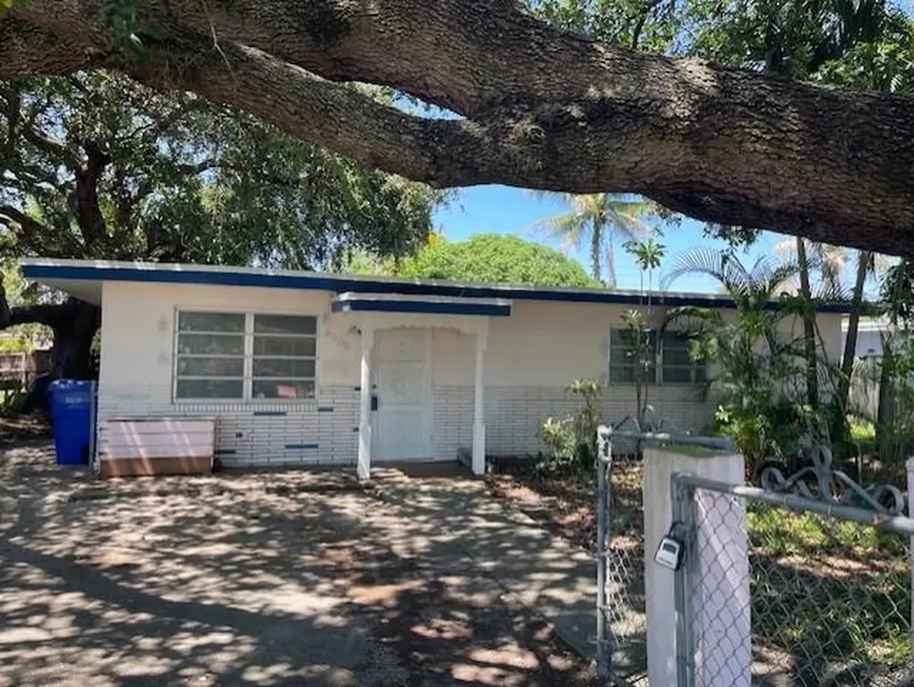 6309 Hayes Street Hollywood FL 33024