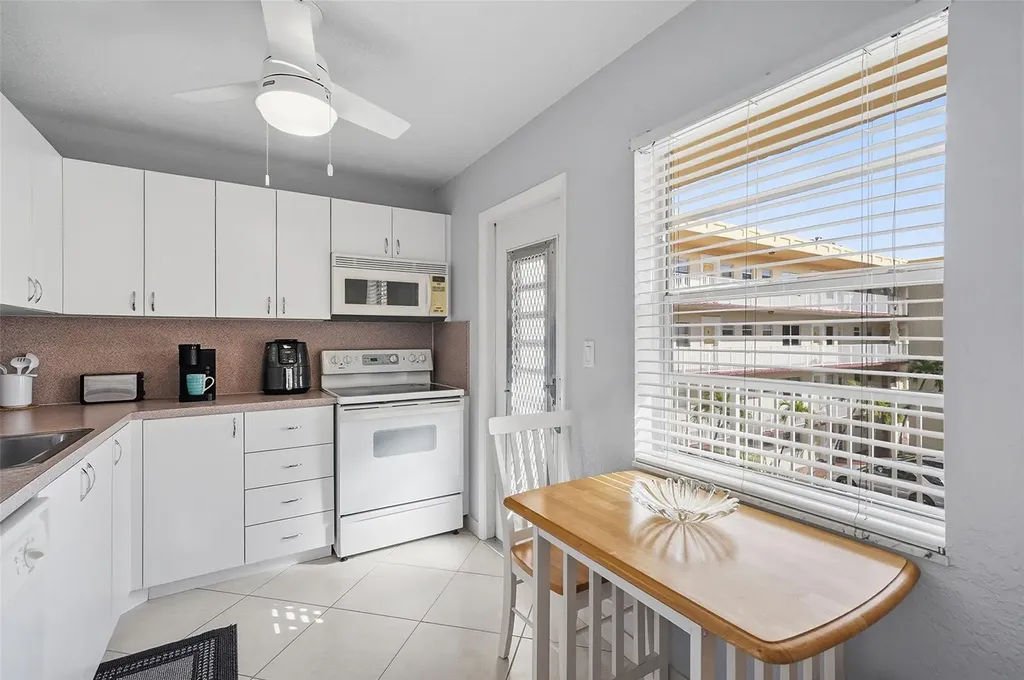 3990 NW 42nd Avenue Lauderdale Lakes FL 33319