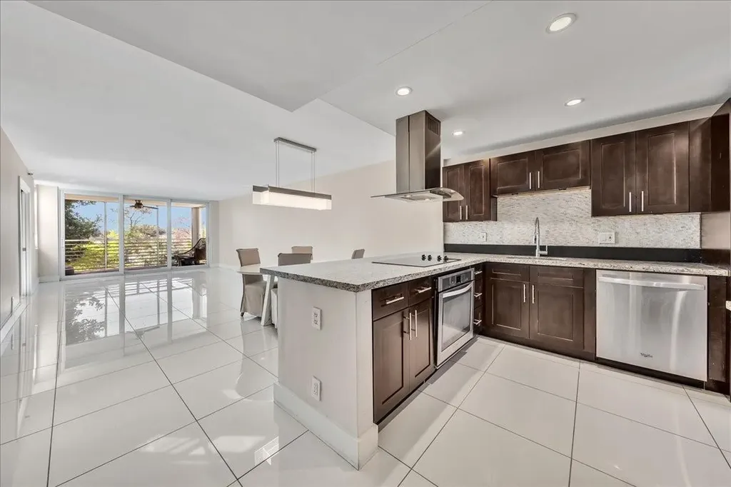 3520 Oaks Way Pompano Beach FL 33069
