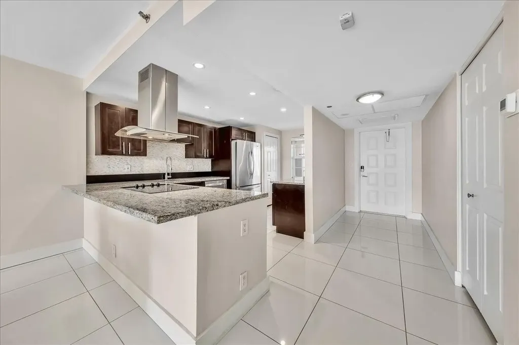 3520 Oaks Way Pompano Beach FL 33069
