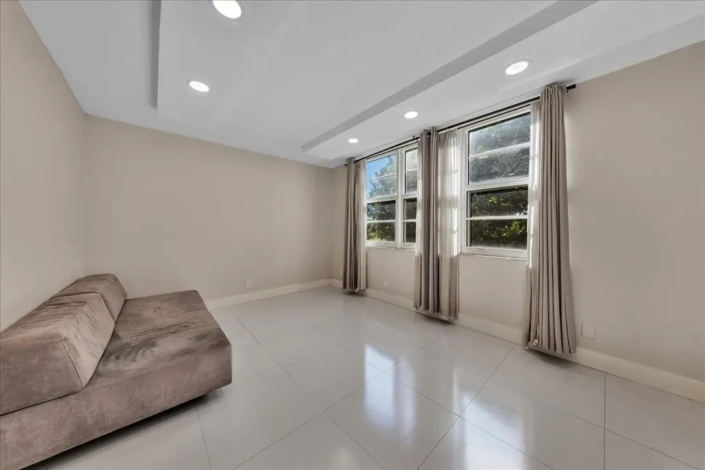 3520 Oaks Way Pompano Beach FL 33069