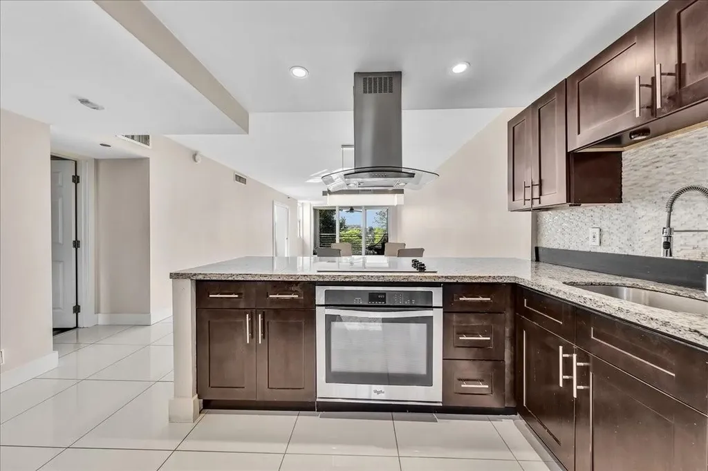 3520 Oaks Way Pompano Beach FL 33069