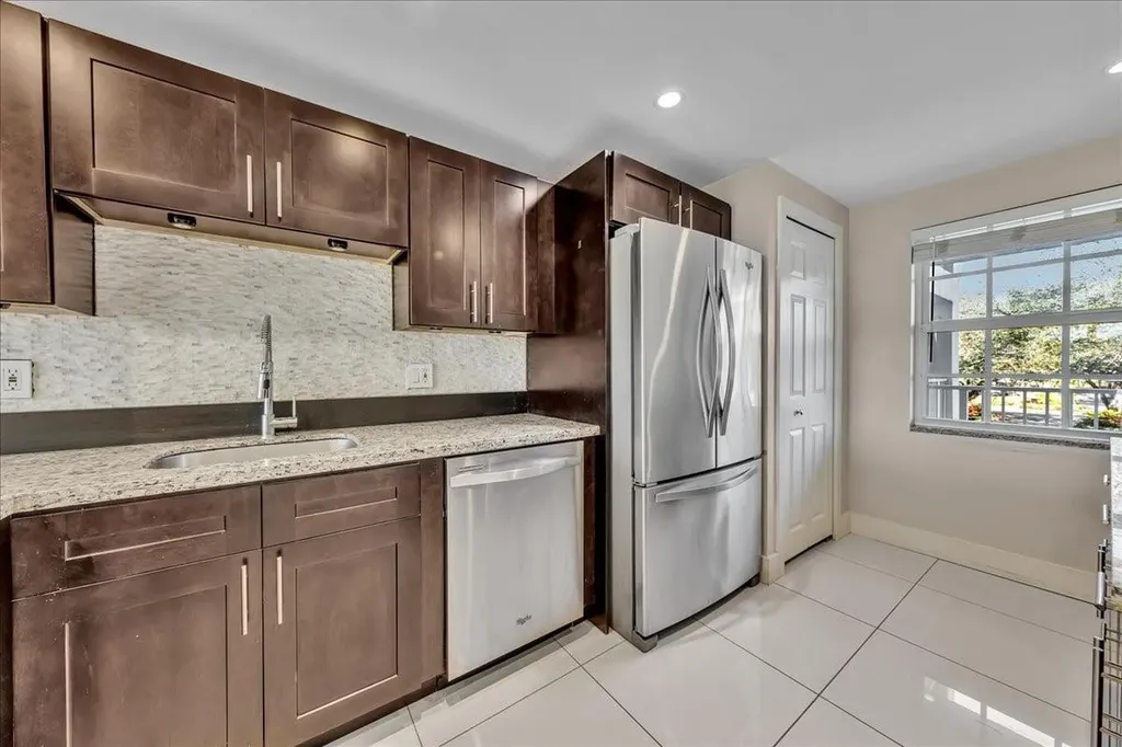 3520 Oaks Way Pompano Beach FL 33069