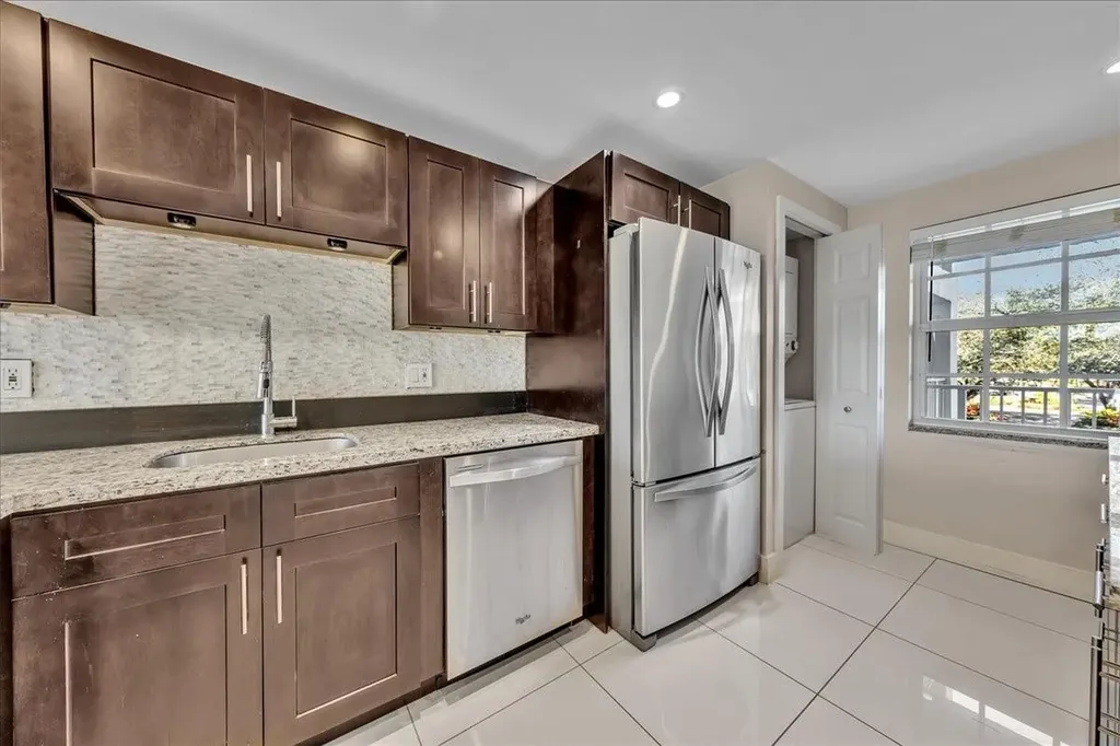 3520 Oaks Way Pompano Beach FL 33069