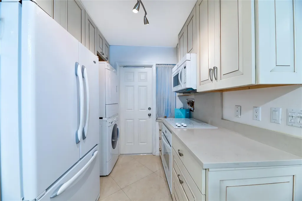 1021 Hillsboro Mile Hillsboro Beach FL 33062