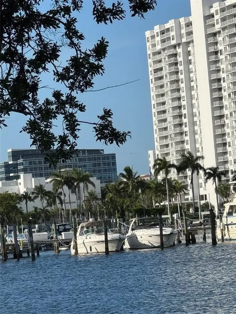 2859 Leonard Drive Aventura FL 33160
