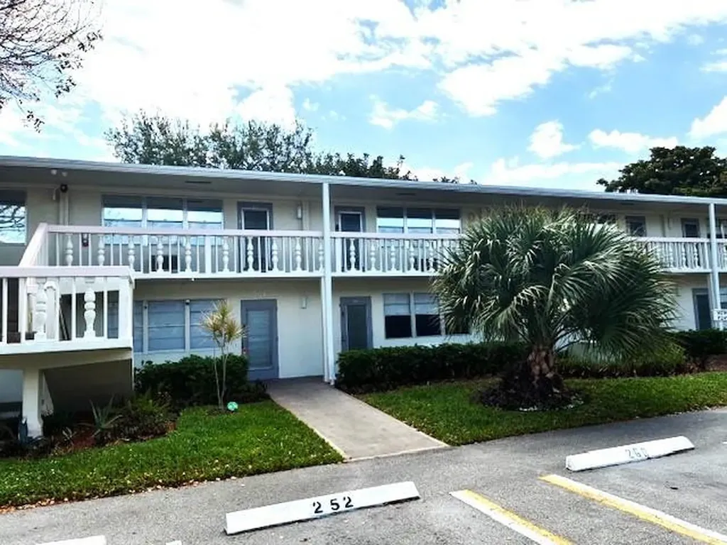 260 Newport P Deerfield Beach FL 33442