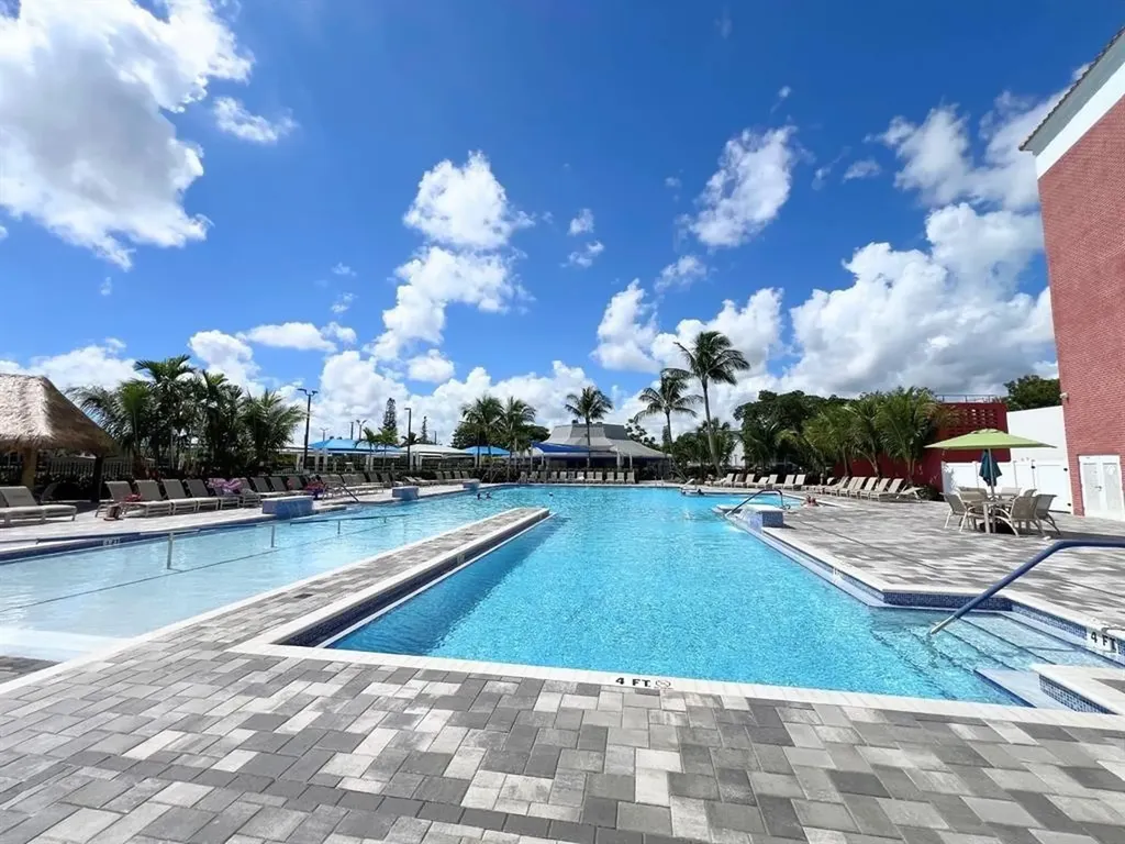 260 Newport P Deerfield Beach FL 33442