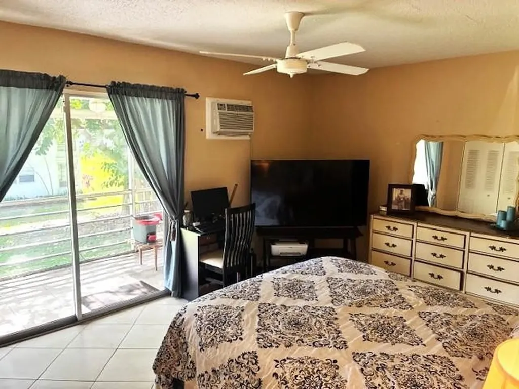 260 Newport P Deerfield Beach FL 33442