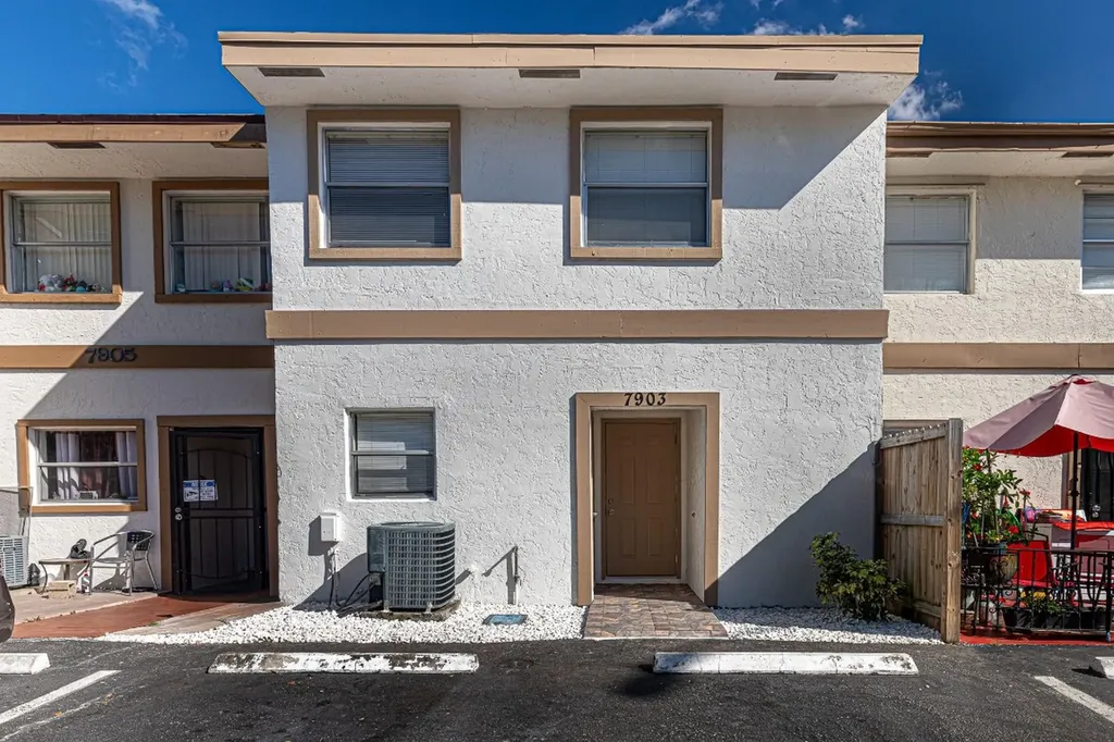 7903 SW 9th Street North Lauderdale FL 33068