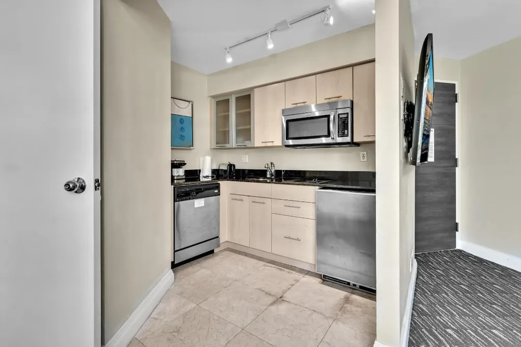 2670 E Sunrise Boulevard Fort Lauderdale FL 33304