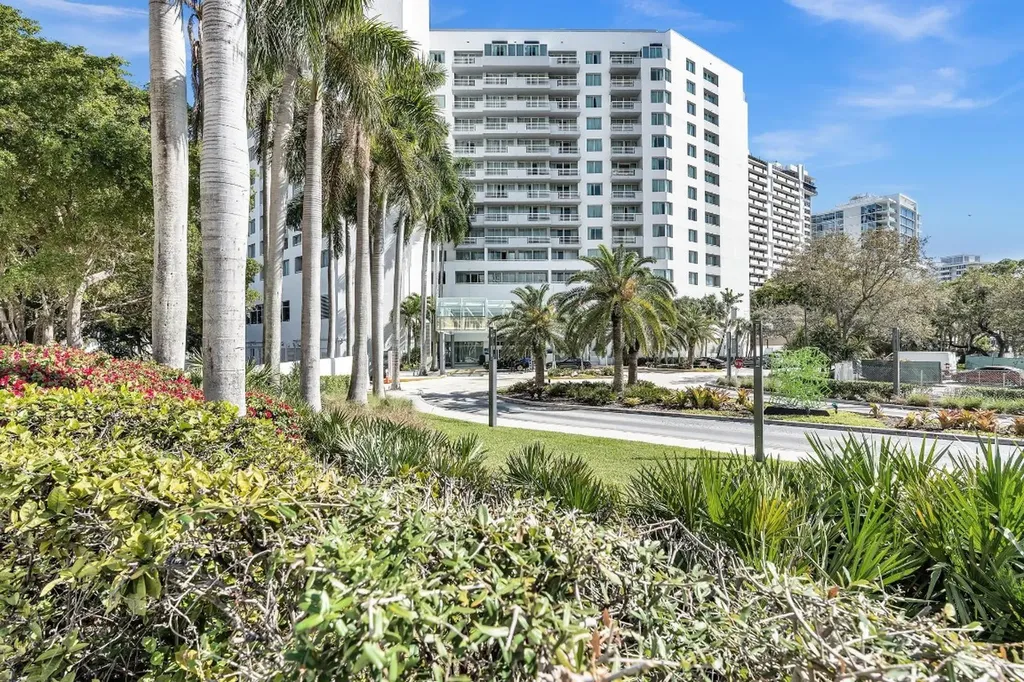 2670 E Sunrise Boulevard Fort Lauderdale FL 33304