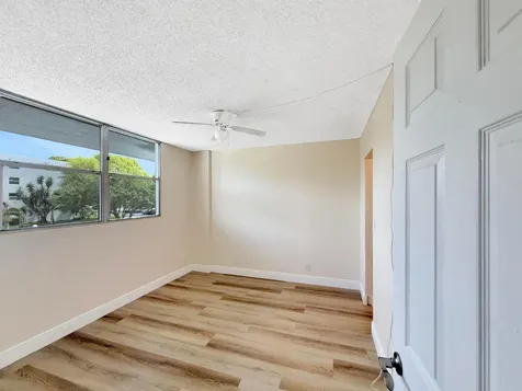 113 Royal Park Drive Oakland Park FL 33309