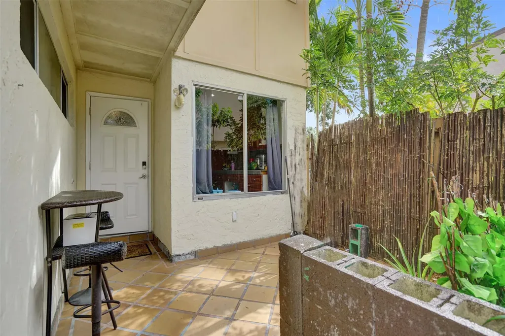 8226 NW 8th Place Fort Lauderdale FL 33324
