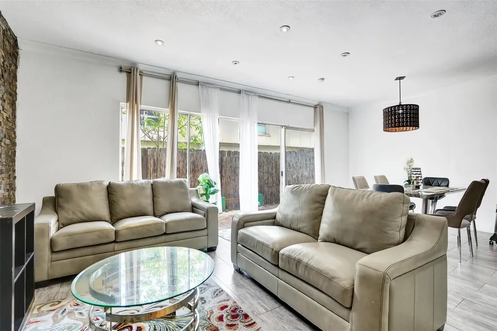 8226 NW 8th Place Fort Lauderdale FL 33324