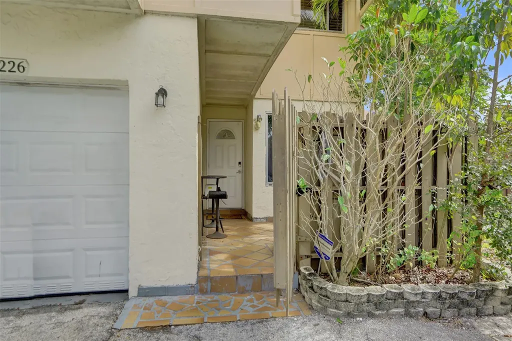 8226 NW 8th Place Fort Lauderdale FL 33324
