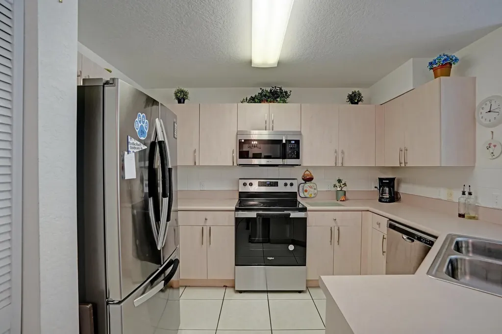 8964 NW 38th Drive Coral Springs FL 33065