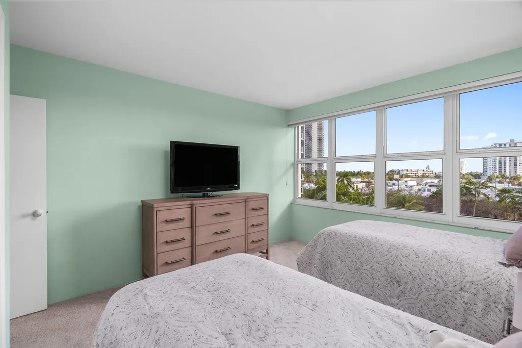 3333 NE 34th Street Fort Lauderdale FL 33308