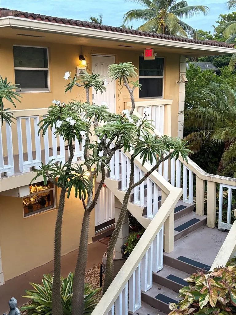 811 NE 14th Place Fort Lauderdale FL 33304