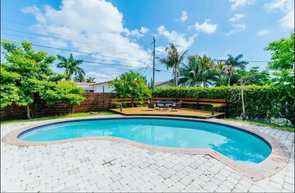 2521 NE 51st Street Lighthouse Point FL 33064